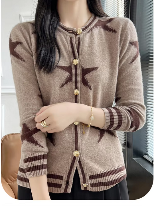 Wollova - Wollstrickjacke Damen mit Sternenmuster und Goldknöpfen