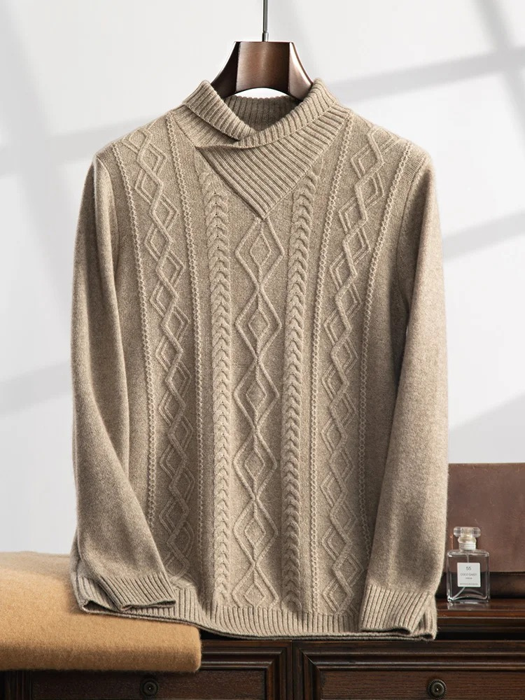 Klassig - Herrenpullover mit asymmetrischem Kragen und Strickmuster